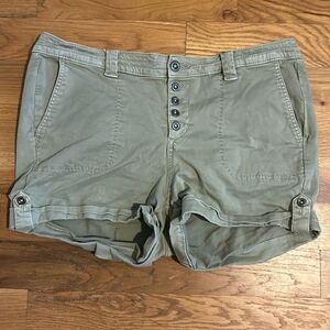Torrid Military Stretch Twill Mid Rise Shorts. Size 18